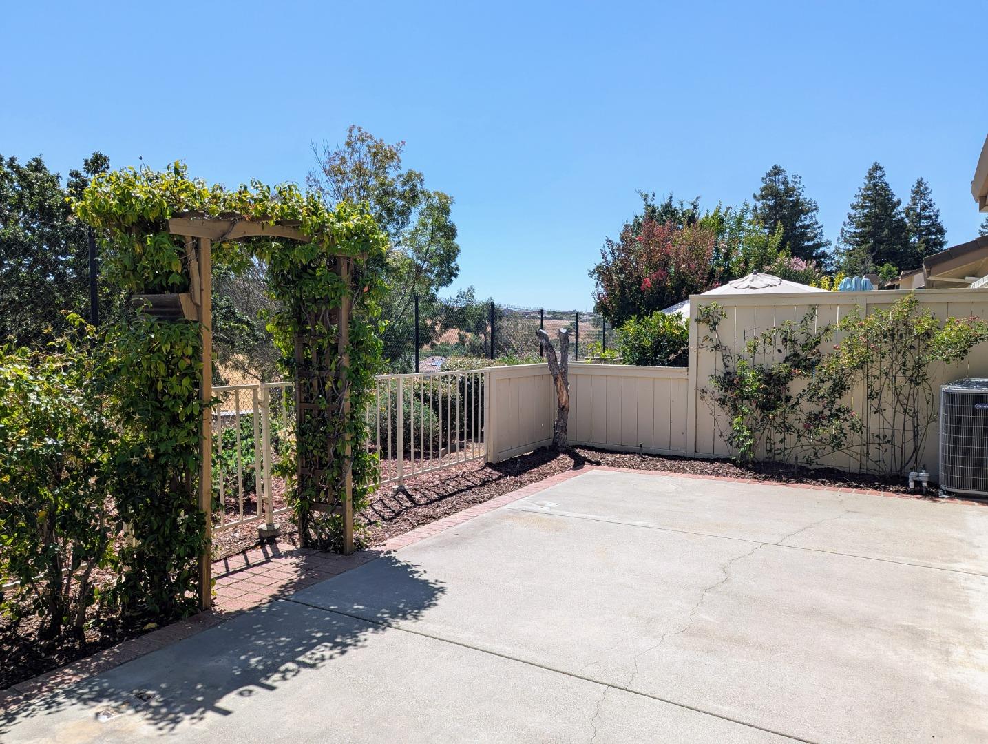 Detail Gallery Image 39 of 42 For 3331 Lake Albano Cir, San Jose,  CA 95135 - 2 Beds | 2/1 Baths