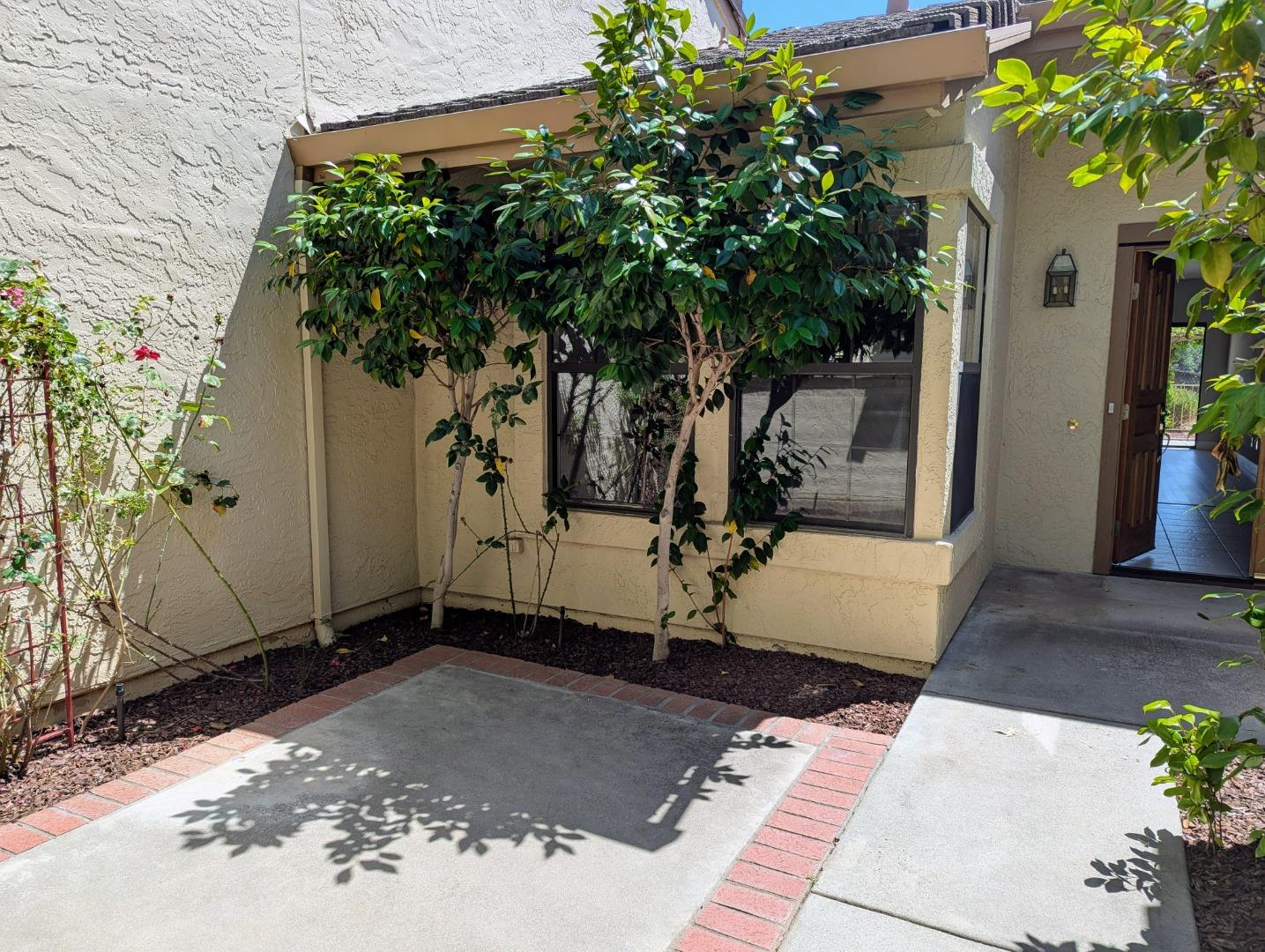 Detail Gallery Image 4 of 42 For 3331 Lake Albano Cir, San Jose,  CA 95135 - 2 Beds | 2/1 Baths