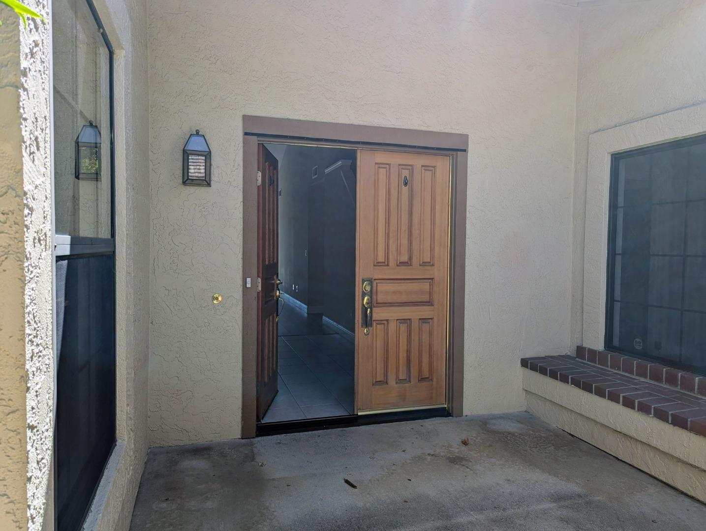 Detail Gallery Image 5 of 42 For 3331 Lake Albano Cir, San Jose,  CA 95135 - 2 Beds | 2/1 Baths
