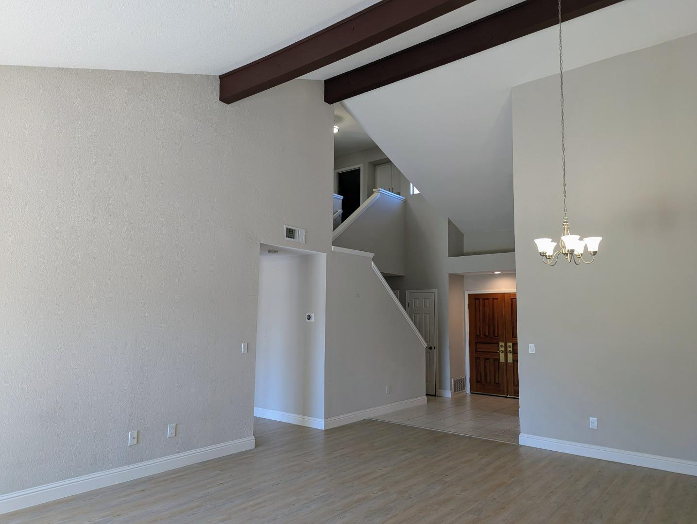 Detail Gallery Image 8 of 42 For 3331 Lake Albano Cir, San Jose,  CA 95135 - 2 Beds | 2/1 Baths