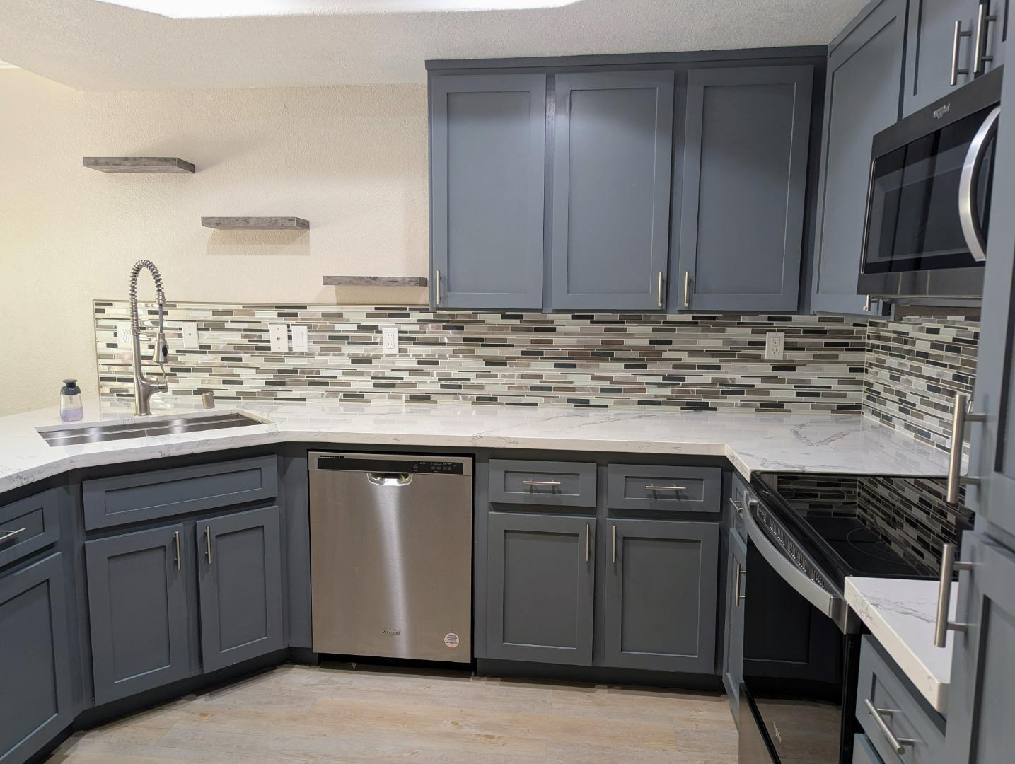 Detail Gallery Image 9 of 42 For 3331 Lake Albano Cir, San Jose,  CA 95135 - 2 Beds | 2/1 Baths