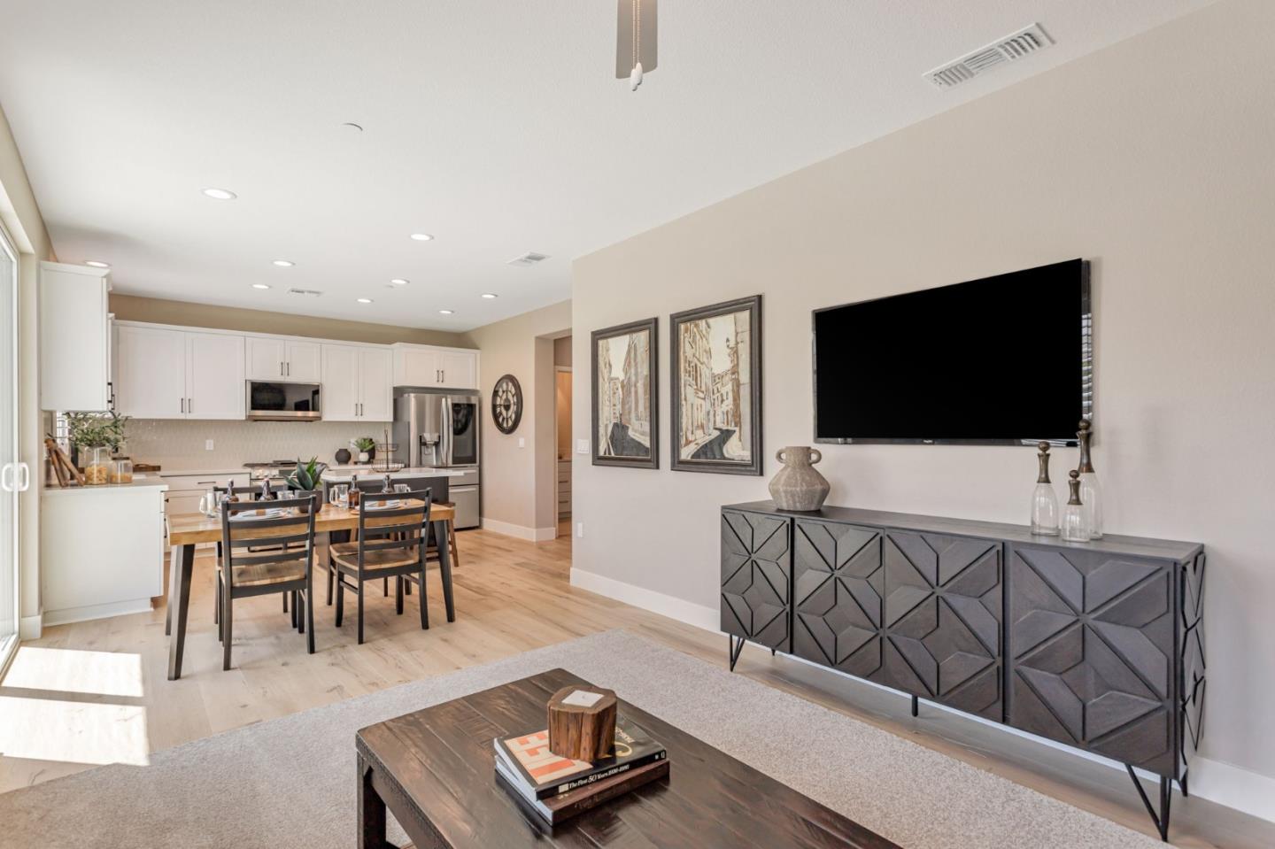 Detail Gallery Image 11 of 73 For 1173 Coyote Peak Way, Hollister,  CA 95023 - 5 Beds | 3 Baths