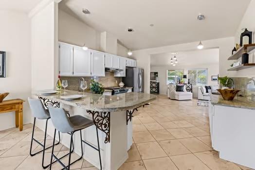 Detail Gallery Image 10 of 33 For 425 Alcalde Ave, Monterey,  CA 93940 - 3 Beds | 2 Baths