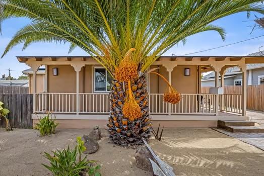 Detail Gallery Image 5 of 33 For 425 Alcalde Ave, Monterey,  CA 93940 - 3 Beds | 2 Baths