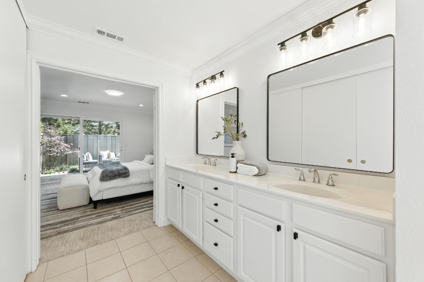 Detail Gallery Image 12 of 29 For 1 Los Altos Sq, Los Altos,  CA 94022 - 2 Beds | 2 Baths