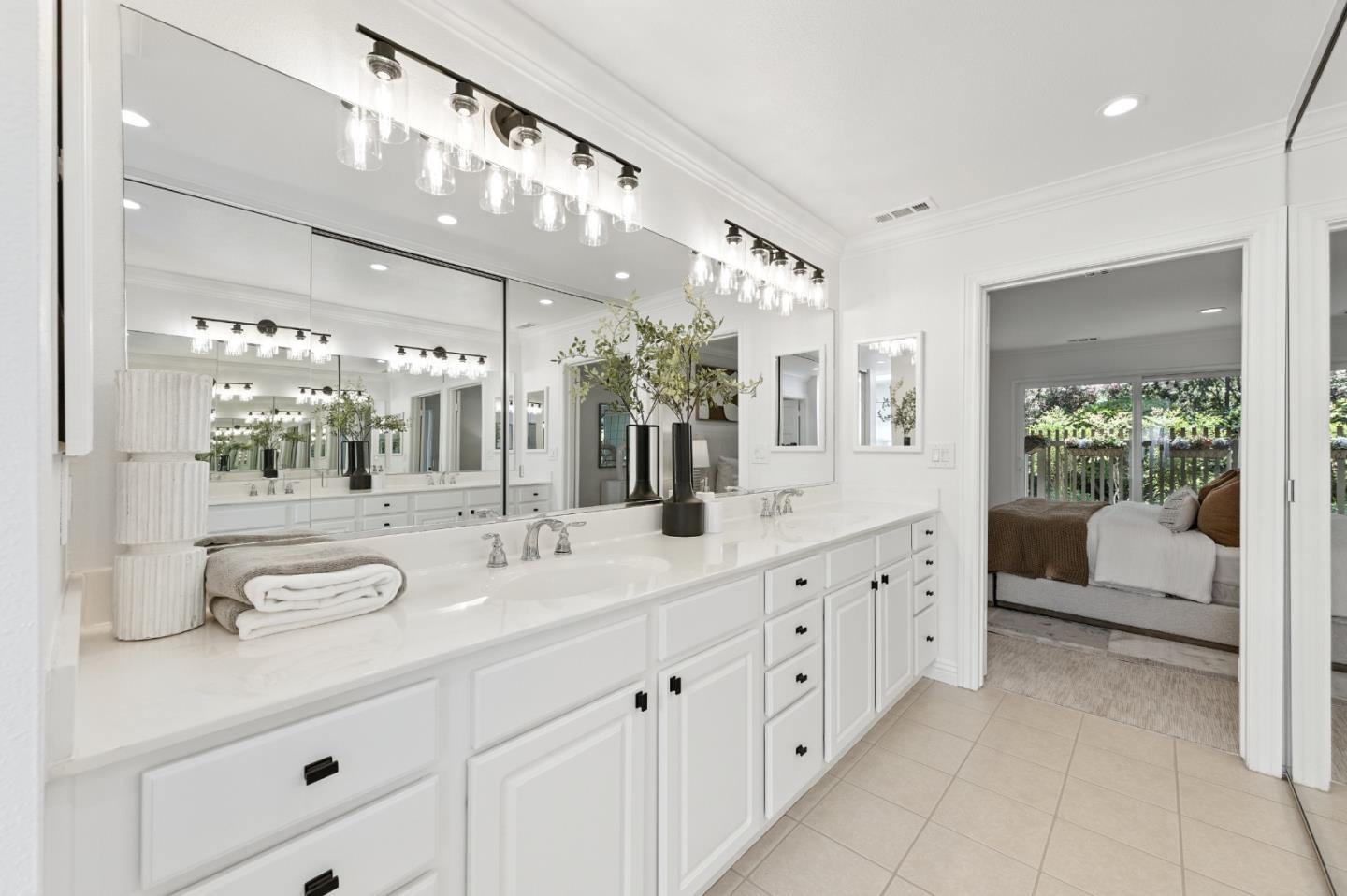 Detail Gallery Image 15 of 29 For 1 Los Altos Sq, Los Altos,  CA 94022 - 2 Beds | 2 Baths
