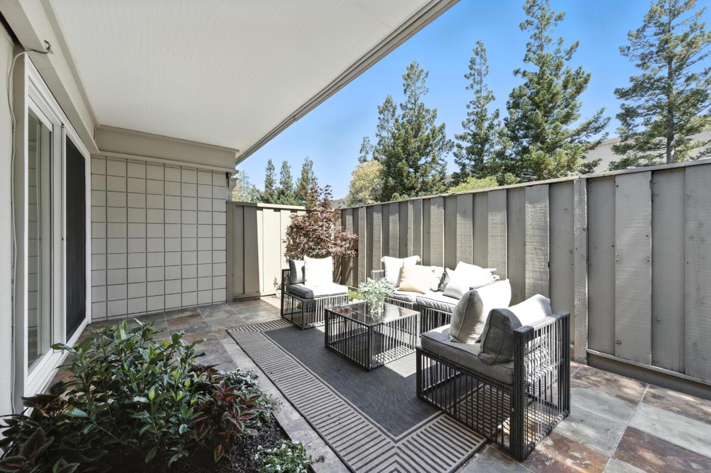 Detail Gallery Image 16 of 29 For 1 Los Altos Sq, Los Altos,  CA 94022 - 2 Beds | 2 Baths