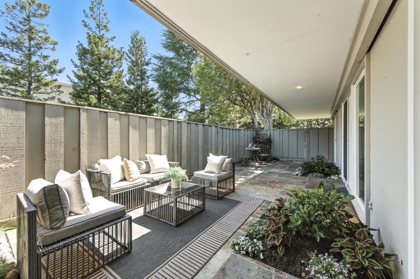 Detail Gallery Image 17 of 29 For 1 Los Altos Sq, Los Altos,  CA 94022 - 2 Beds | 2 Baths