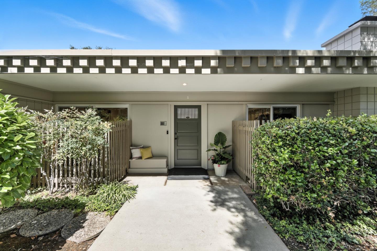 Detail Gallery Image 20 of 29 For 1 Los Altos Sq, Los Altos,  CA 94022 - 2 Beds | 2 Baths