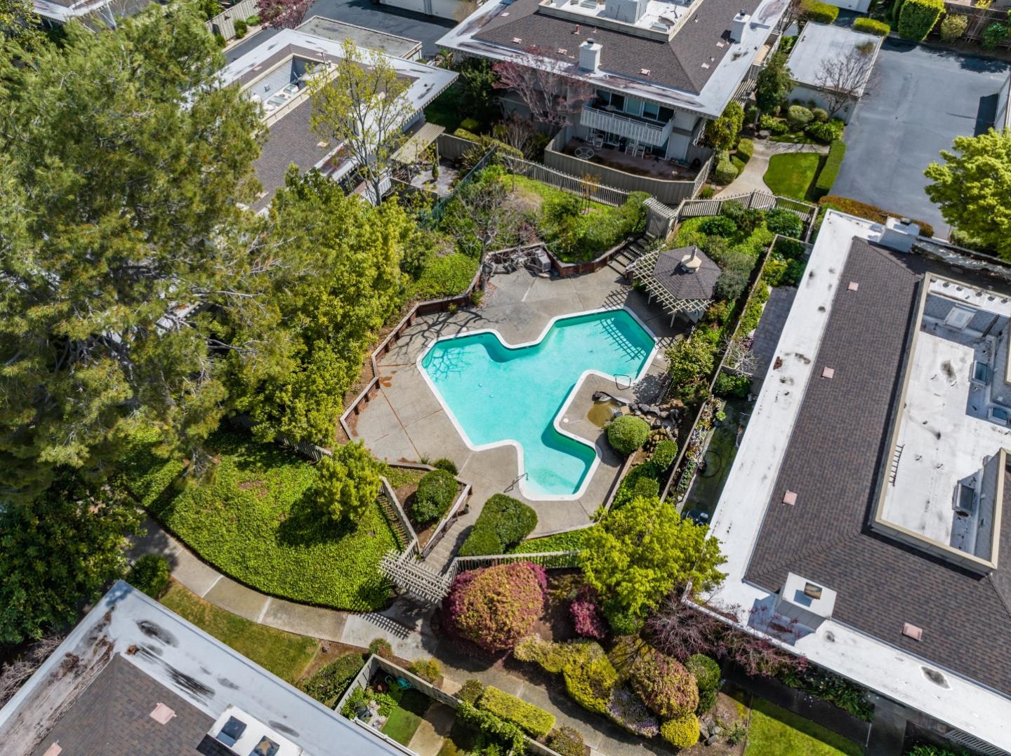 Detail Gallery Image 23 of 29 For 1 Los Altos Sq, Los Altos,  CA 94022 - 2 Beds | 2 Baths