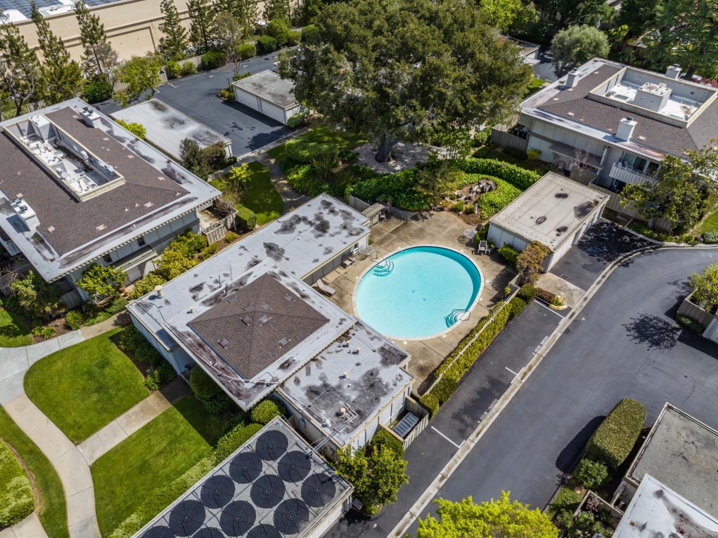 Detail Gallery Image 24 of 29 For 1 Los Altos Sq, Los Altos,  CA 94022 - 2 Beds | 2 Baths