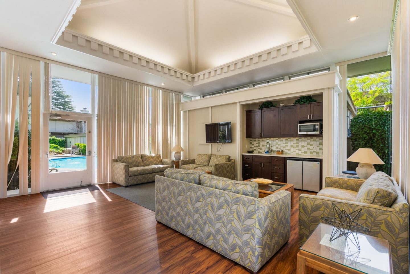 Detail Gallery Image 25 of 29 For 1 Los Altos Sq, Los Altos,  CA 94022 - 2 Beds | 2 Baths