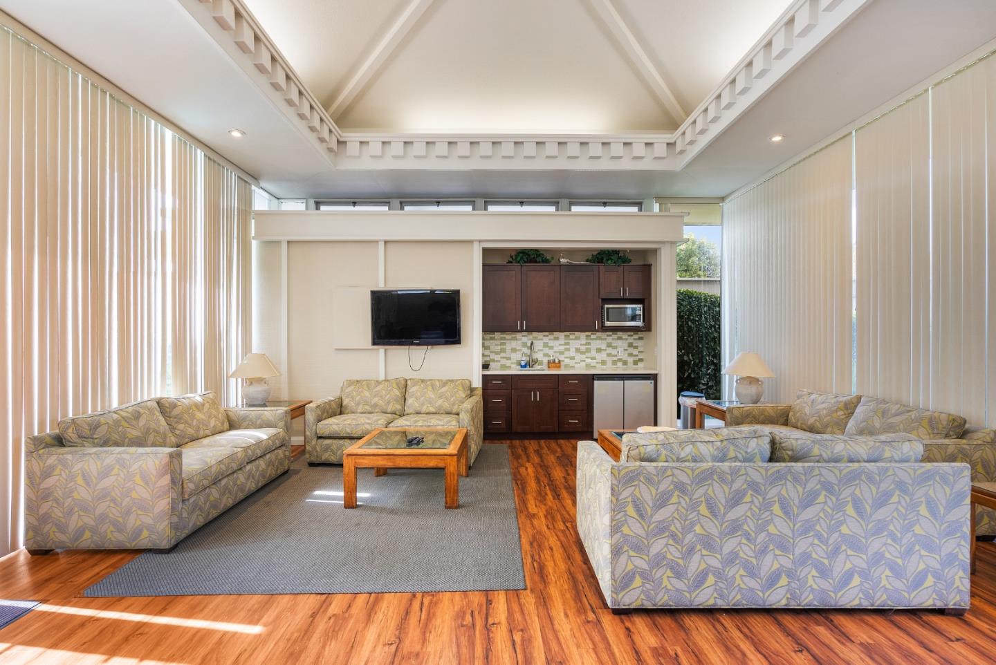 Detail Gallery Image 26 of 29 For 1 Los Altos Sq, Los Altos,  CA 94022 - 2 Beds | 2 Baths