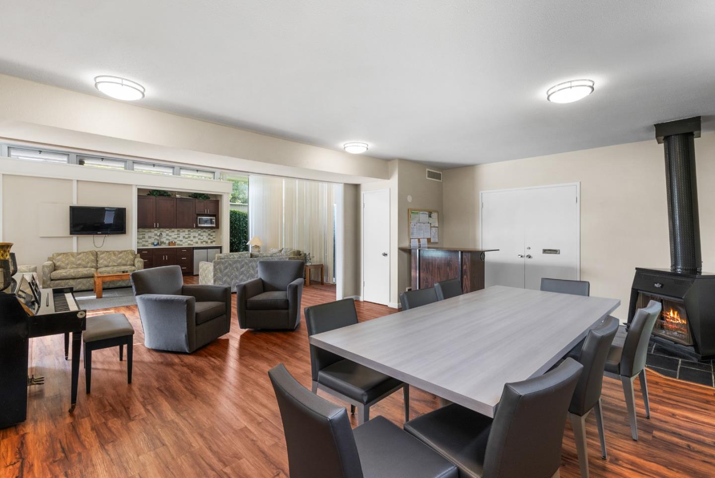 Detail Gallery Image 28 of 29 For 1 Los Altos Sq, Los Altos,  CA 94022 - 2 Beds | 2 Baths