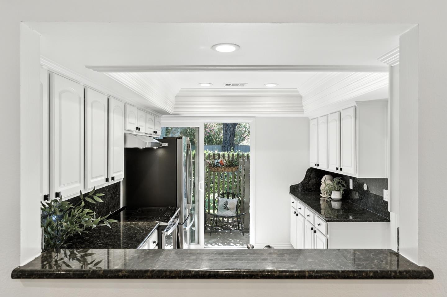 Detail Gallery Image 6 of 29 For 1 Los Altos Sq, Los Altos,  CA 94022 - 2 Beds | 2 Baths