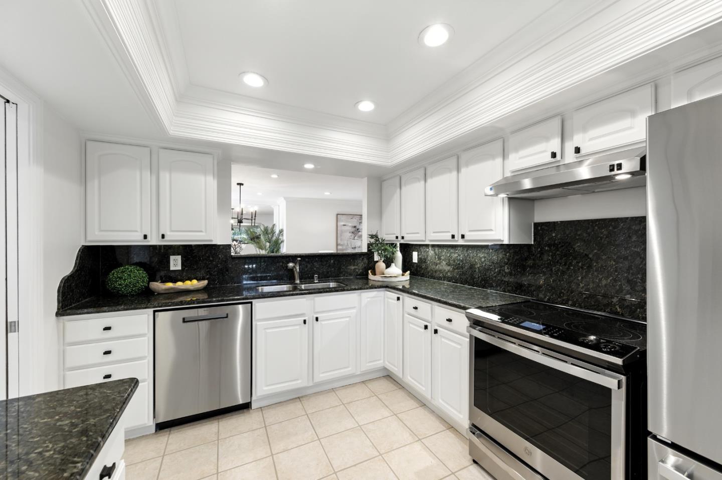 Detail Gallery Image 8 of 29 For 1 Los Altos Sq, Los Altos,  CA 94022 - 2 Beds | 2 Baths