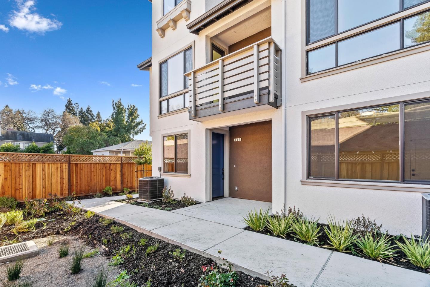 Detail Gallery Image 1 of 37 For 955 Woodside Rd, Redwood City,  CA 94061 - 4 Beds | 2/1 Baths
