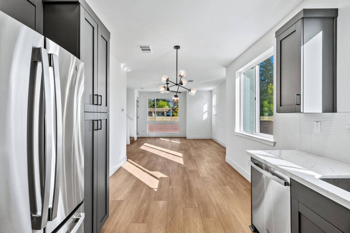 Detail Gallery Image 10 of 37 For 955 Woodside Rd, Redwood City,  CA 94061 - 4 Beds | 2/1 Baths
