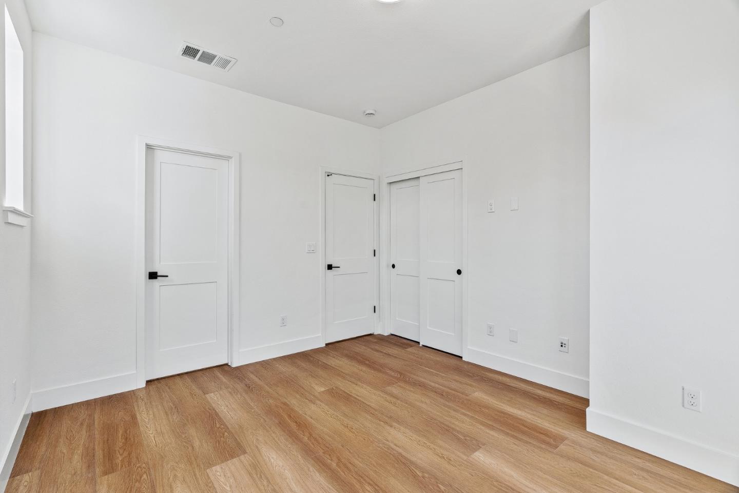 Detail Gallery Image 14 of 37 For 955 Woodside Rd, Redwood City,  CA 94061 - 4 Beds | 2/1 Baths