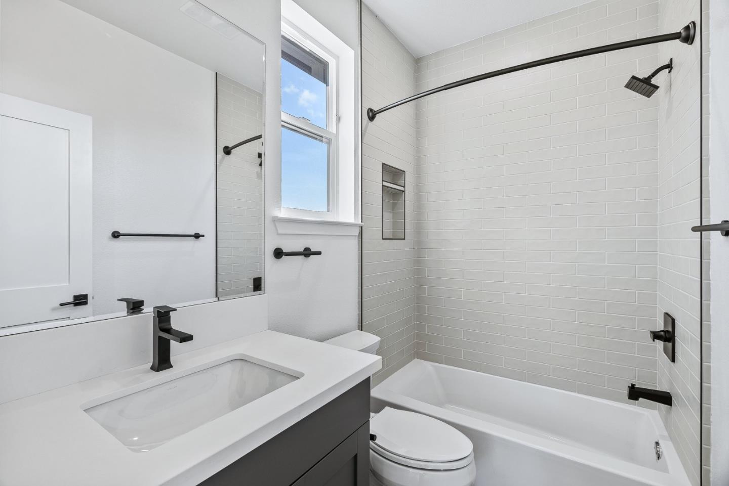 Detail Gallery Image 15 of 37 For 955 Woodside Rd, Redwood City,  CA 94061 - 4 Beds | 2/1 Baths