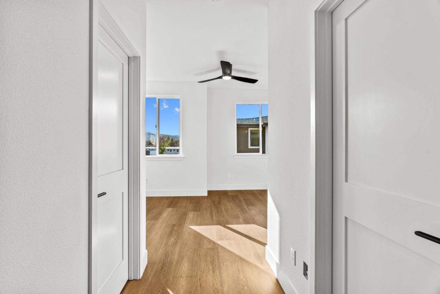Detail Gallery Image 16 of 37 For 955 Woodside Rd, Redwood City,  CA 94061 - 4 Beds | 2/1 Baths