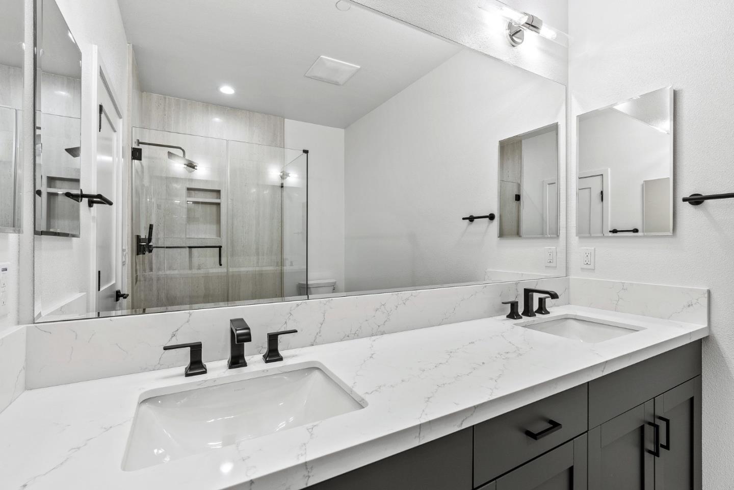 Detail Gallery Image 17 of 37 For 955 Woodside Rd, Redwood City,  CA 94061 - 4 Beds | 2/1 Baths