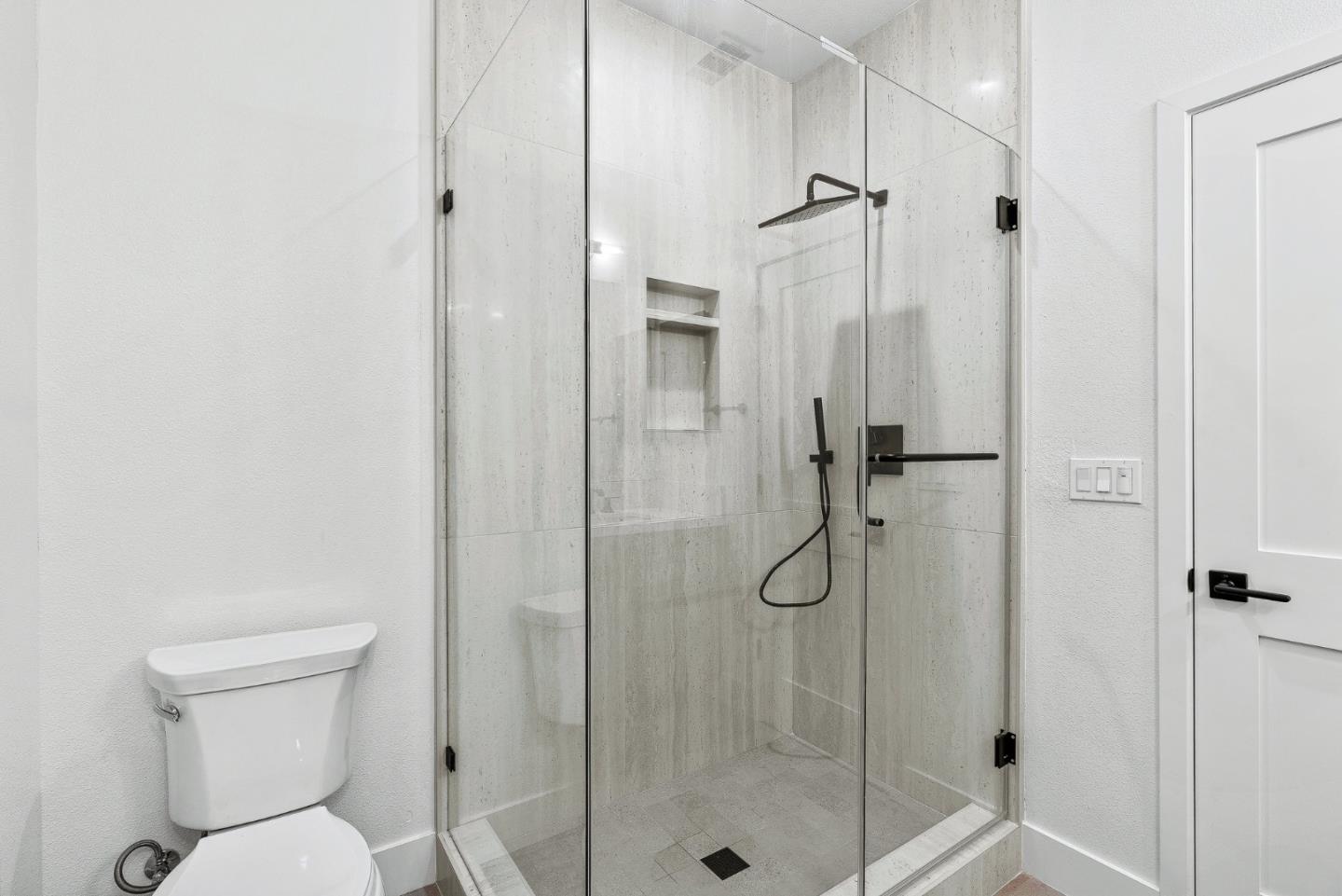 Detail Gallery Image 18 of 37 For 955 Woodside Rd, Redwood City,  CA 94061 - 4 Beds | 2/1 Baths
