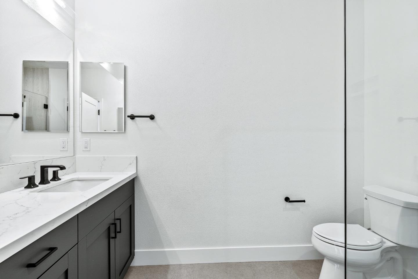 Detail Gallery Image 19 of 37 For 955 Woodside Rd, Redwood City,  CA 94061 - 4 Beds | 2/1 Baths