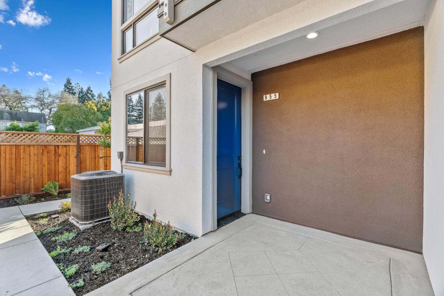 Detail Gallery Image 2 of 37 For 955 Woodside Rd, Redwood City,  CA 94061 - 4 Beds | 2/1 Baths