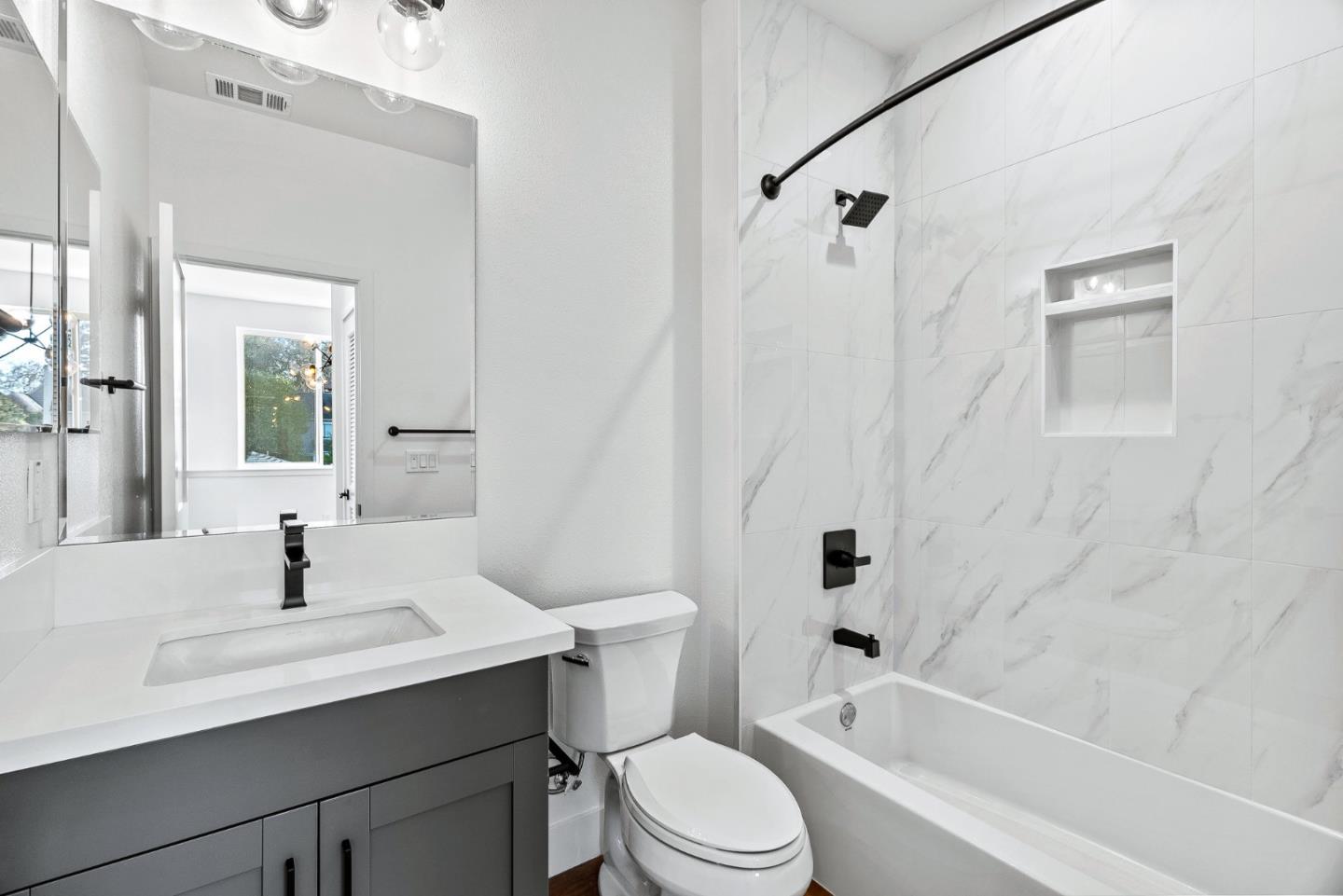 Detail Gallery Image 20 of 37 For 955 Woodside Rd, Redwood City,  CA 94061 - 4 Beds | 2/1 Baths