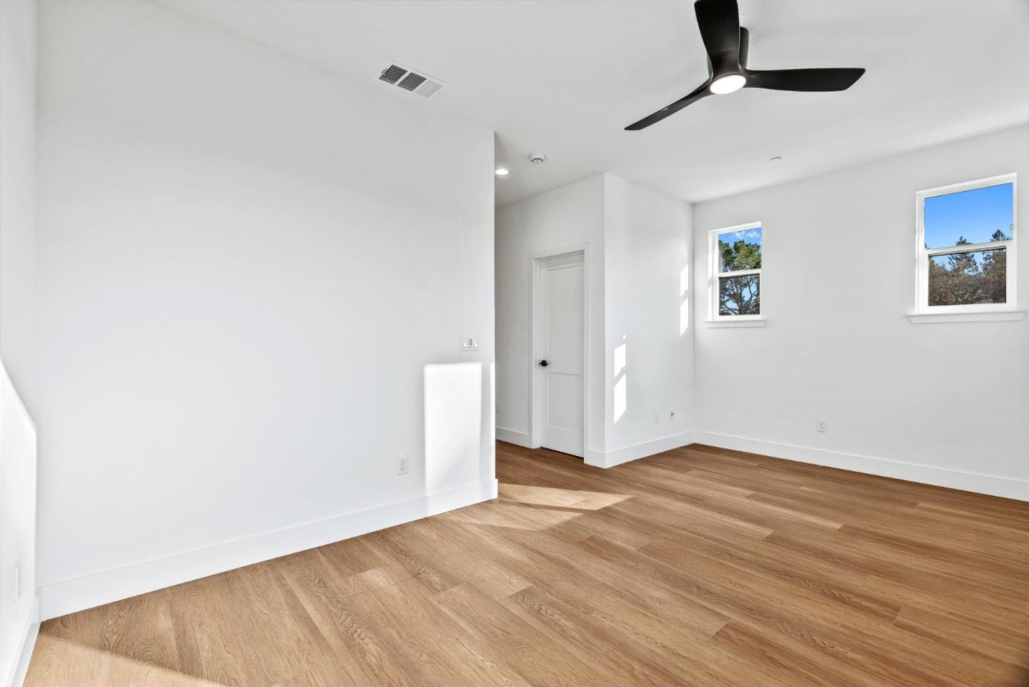 Detail Gallery Image 22 of 37 For 955 Woodside Rd, Redwood City,  CA 94061 - 4 Beds | 2/1 Baths
