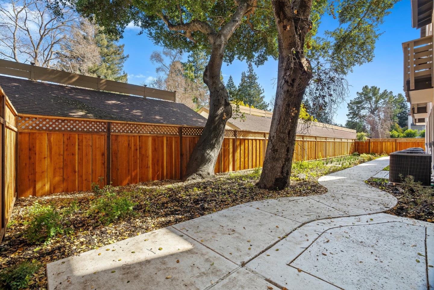 Detail Gallery Image 24 of 37 For 955 Woodside Rd, Redwood City,  CA 94061 - 4 Beds | 2/1 Baths