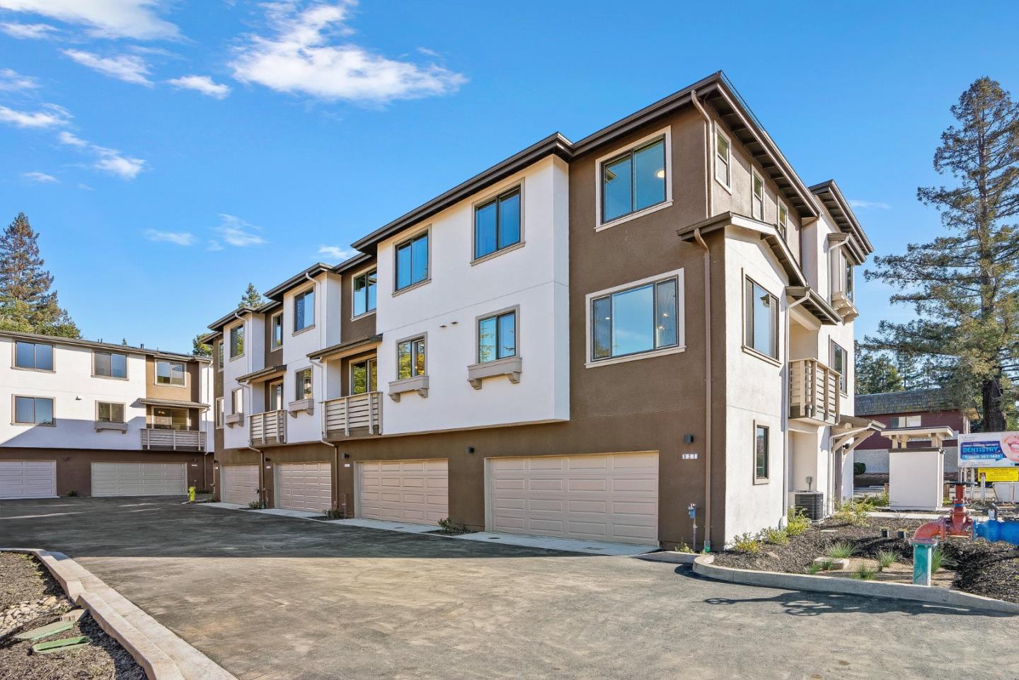 Detail Gallery Image 27 of 37 For 955 Woodside Rd, Redwood City,  CA 94061 - 4 Beds | 2/1 Baths