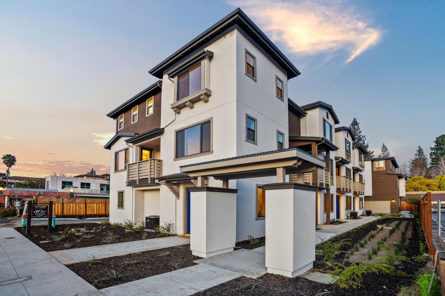 Detail Gallery Image 28 of 37 For 955 Woodside Rd, Redwood City,  CA 94061 - 4 Beds | 2/1 Baths