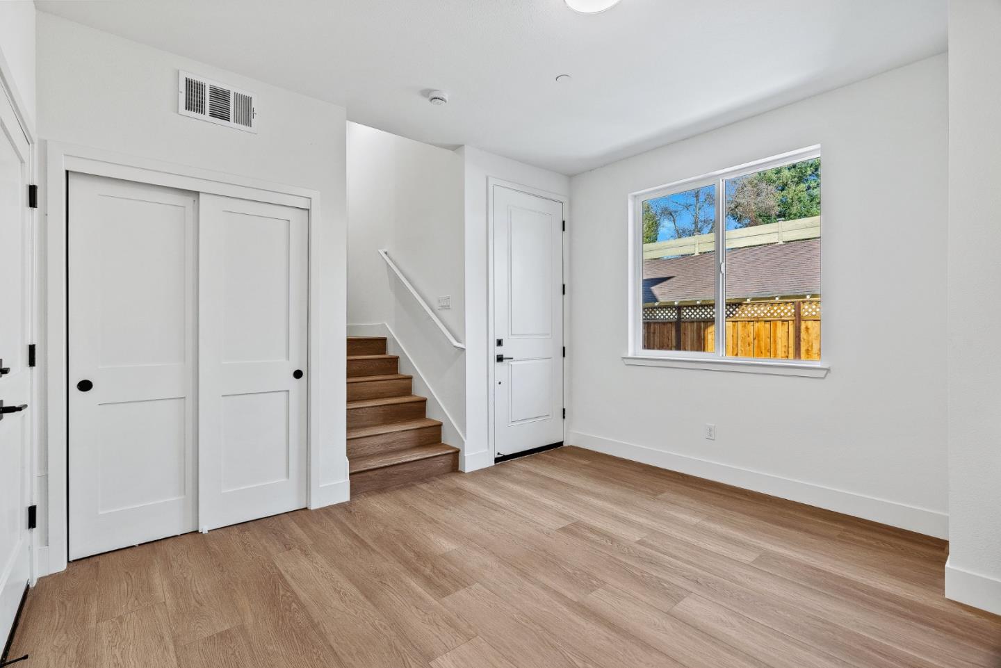 Detail Gallery Image 3 of 37 For 955 Woodside Rd, Redwood City,  CA 94061 - 4 Beds | 2/1 Baths
