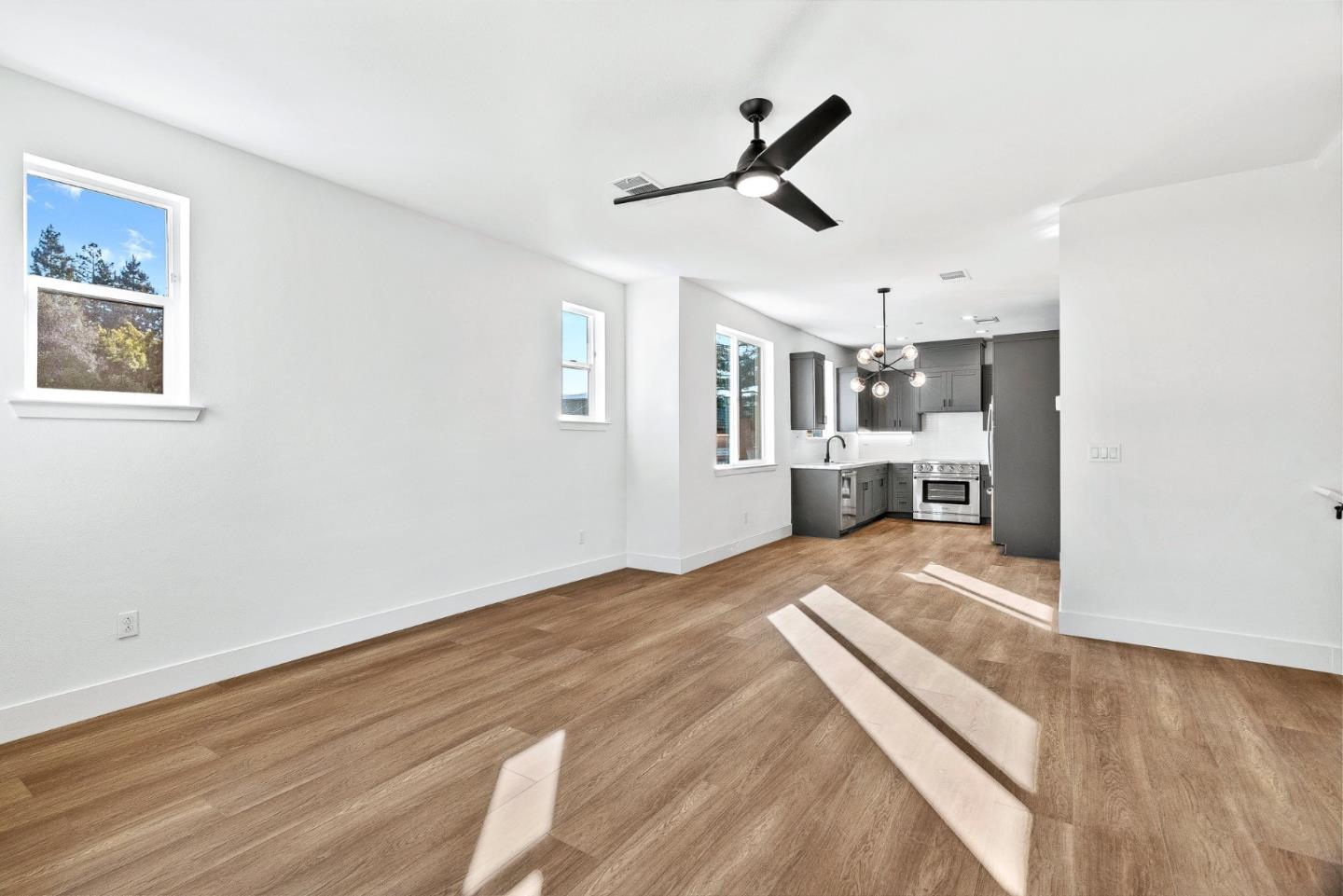 Detail Gallery Image 4 of 37 For 955 Woodside Rd, Redwood City,  CA 94061 - 4 Beds | 2/1 Baths