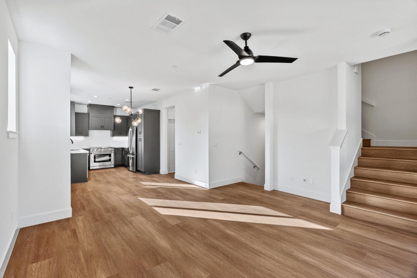 Detail Gallery Image 6 of 37 For 955 Woodside Rd, Redwood City,  CA 94061 - 4 Beds | 2/1 Baths