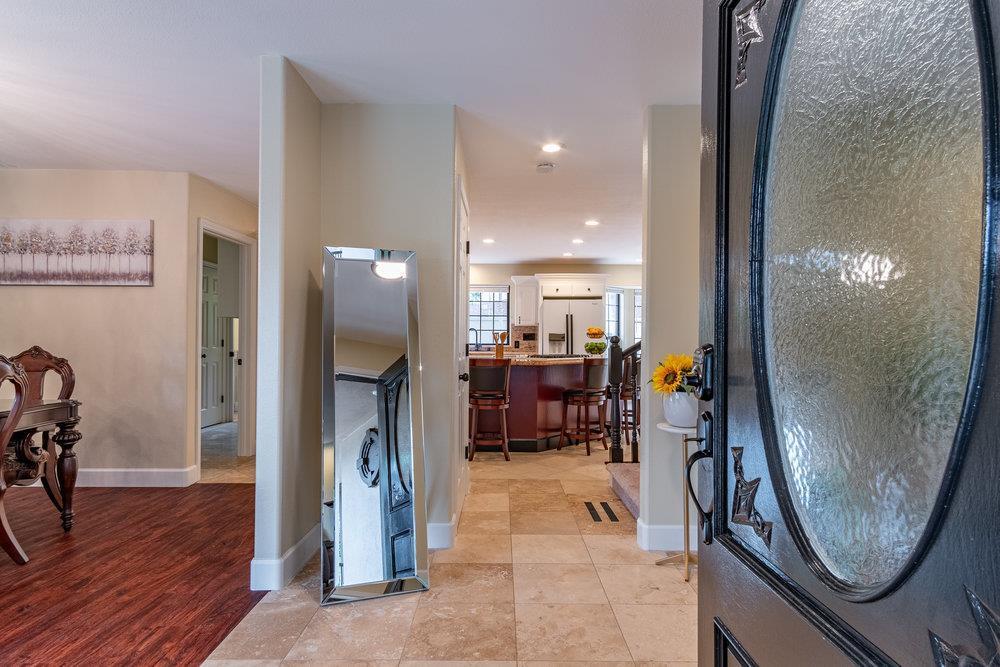 Detail Gallery Image 13 of 69 For 6020 Sherry Lee Ln, Salinas,  CA 93907 - 3 Beds | 2/1 Baths