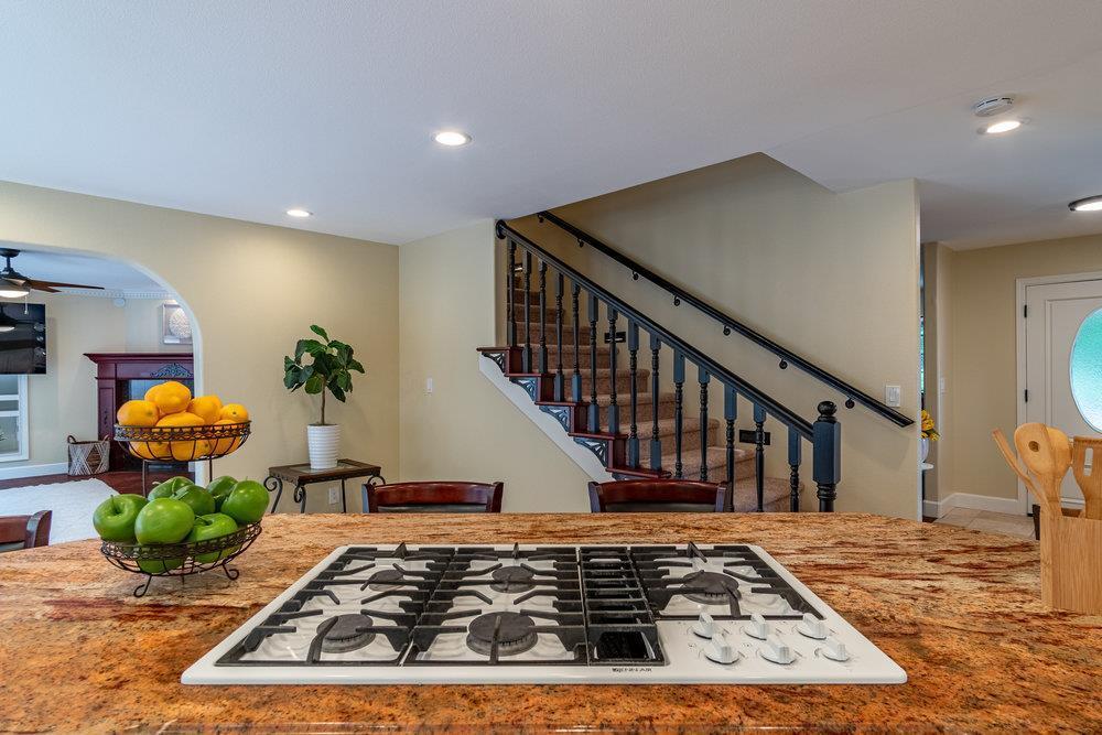 Detail Gallery Image 24 of 69 For 6020 Sherry Lee Ln, Salinas,  CA 93907 - 3 Beds | 2/1 Baths