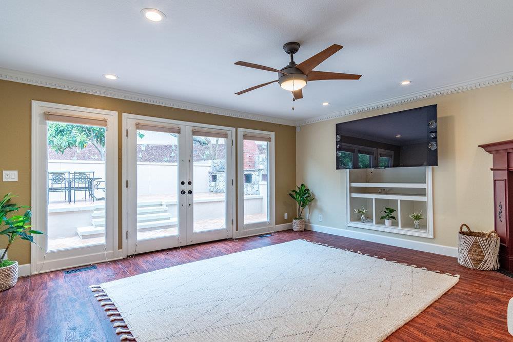 Detail Gallery Image 32 of 69 For 6020 Sherry Lee Ln, Salinas,  CA 93907 - 3 Beds | 2/1 Baths