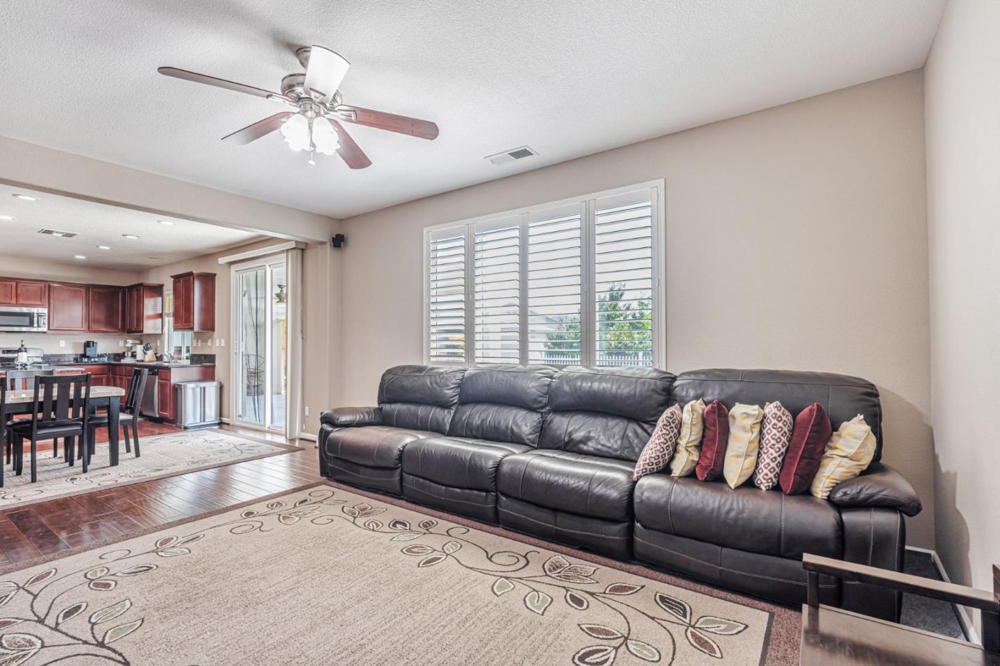 Detail Gallery Image 10 of 41 For 10436 Albert Dr, Stockton,  CA 95209 - 4 Beds | 3 Baths