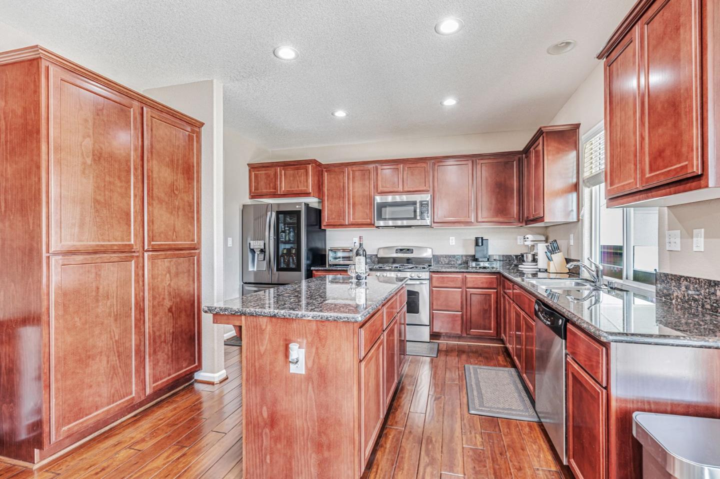 Detail Gallery Image 13 of 41 For 10436 Albert Dr, Stockton,  CA 95209 - 4 Beds | 3 Baths