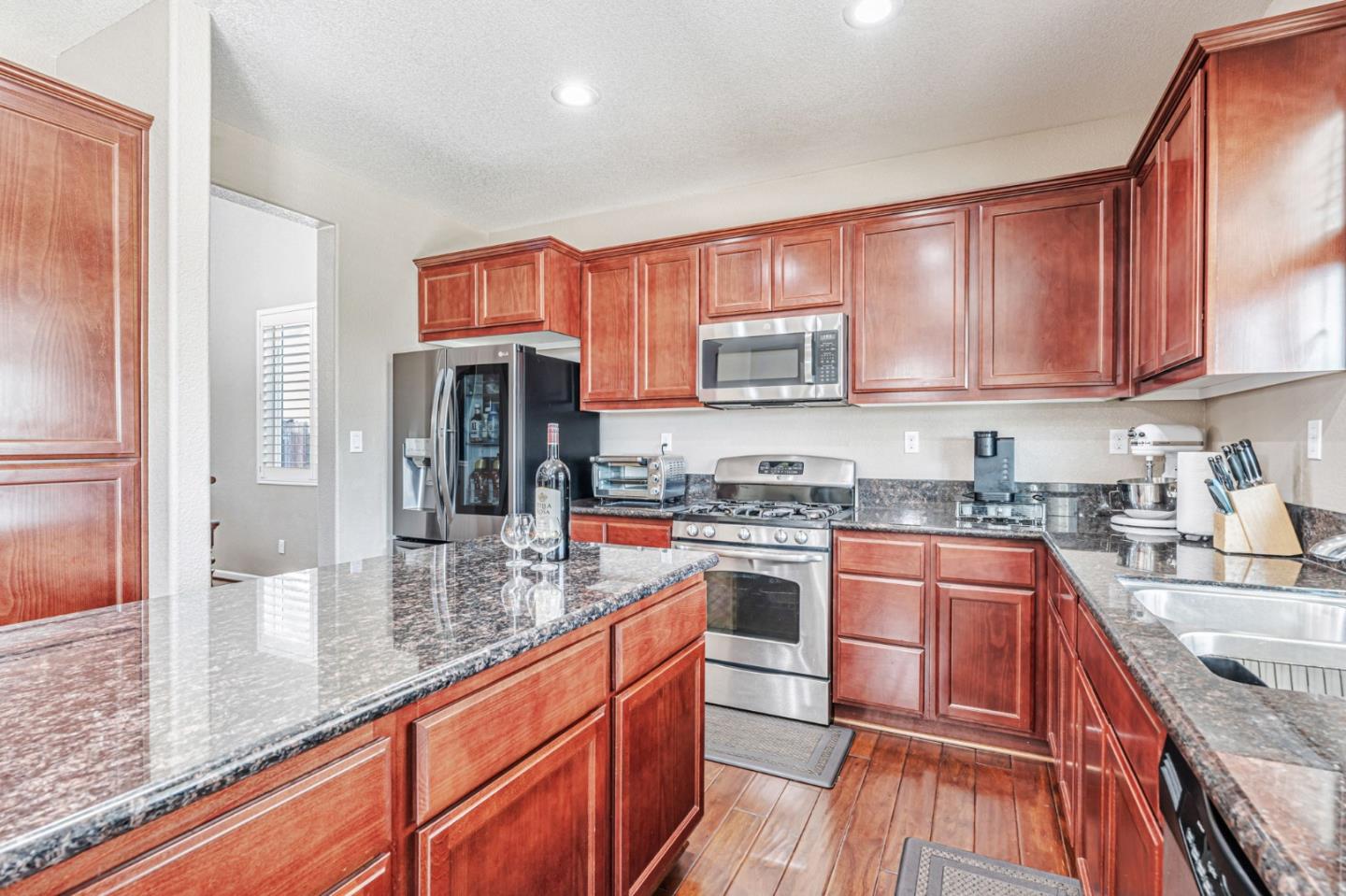 Detail Gallery Image 14 of 41 For 10436 Albert Dr, Stockton,  CA 95209 - 4 Beds | 3 Baths
