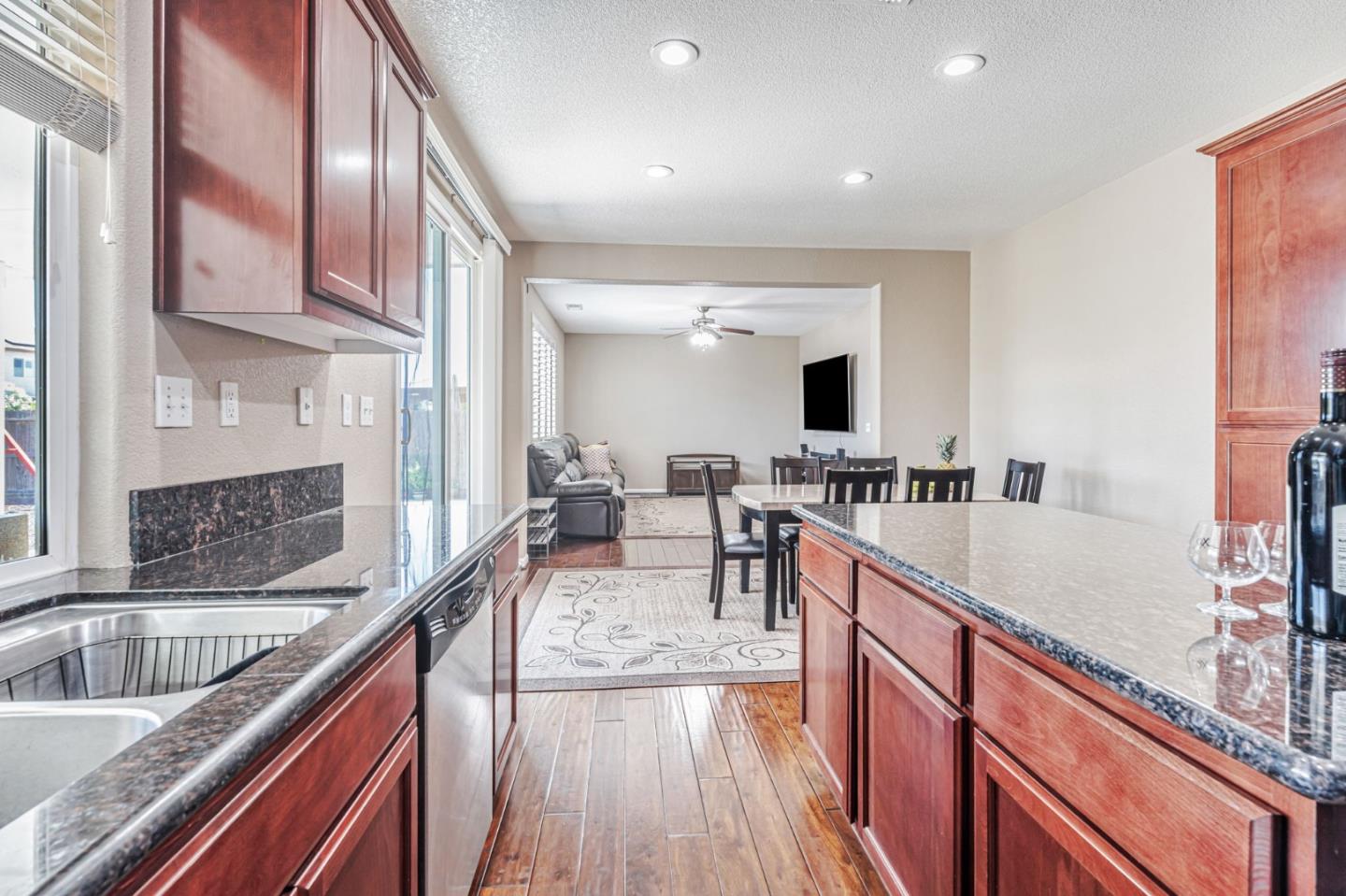 Detail Gallery Image 15 of 41 For 10436 Albert Dr, Stockton,  CA 95209 - 4 Beds | 3 Baths