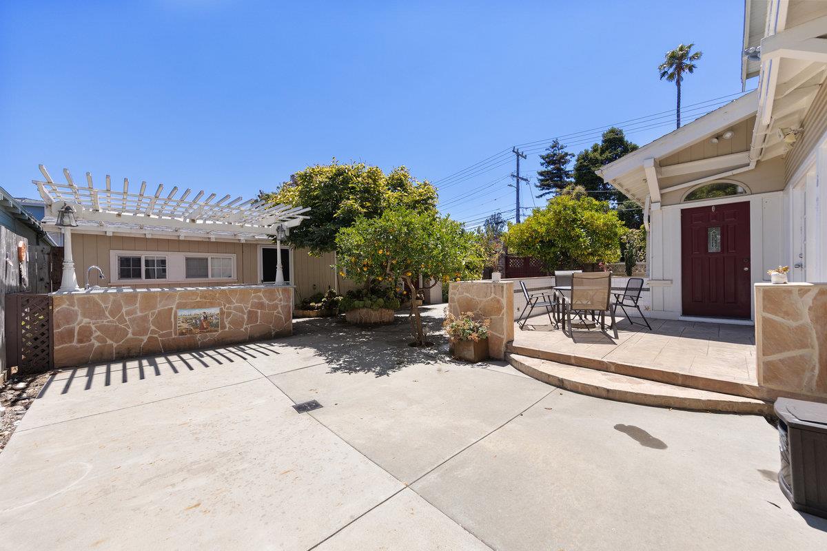 Detail Gallery Image 10 of 55 For 840 Linden Ave, Burlingame,  CA 94010 - 4 Beds | 3 Baths