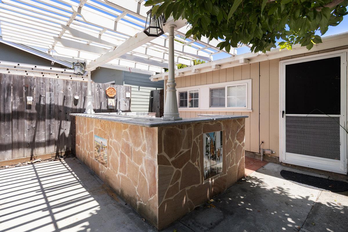 Detail Gallery Image 11 of 55 For 840 Linden Ave, Burlingame,  CA 94010 - 4 Beds | 3 Baths