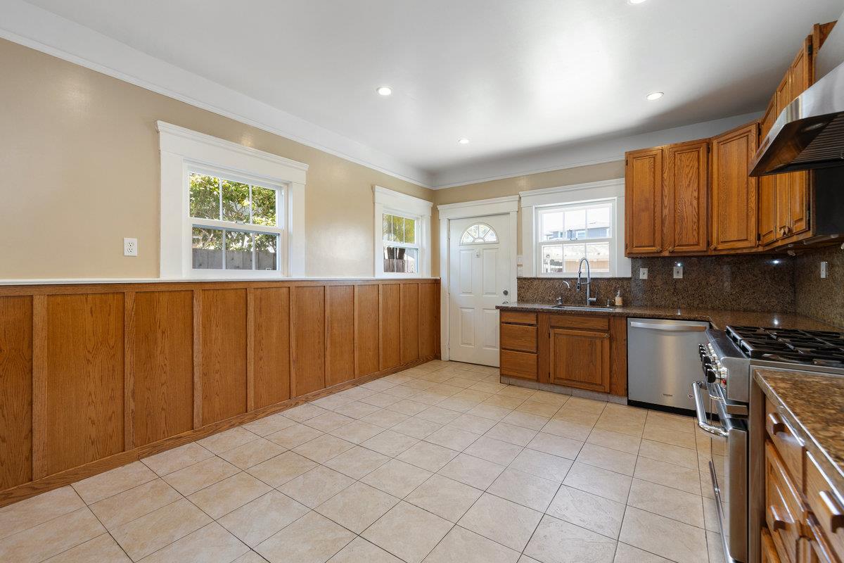Detail Gallery Image 25 of 55 For 840 Linden Ave, Burlingame,  CA 94010 - 4 Beds | 3 Baths