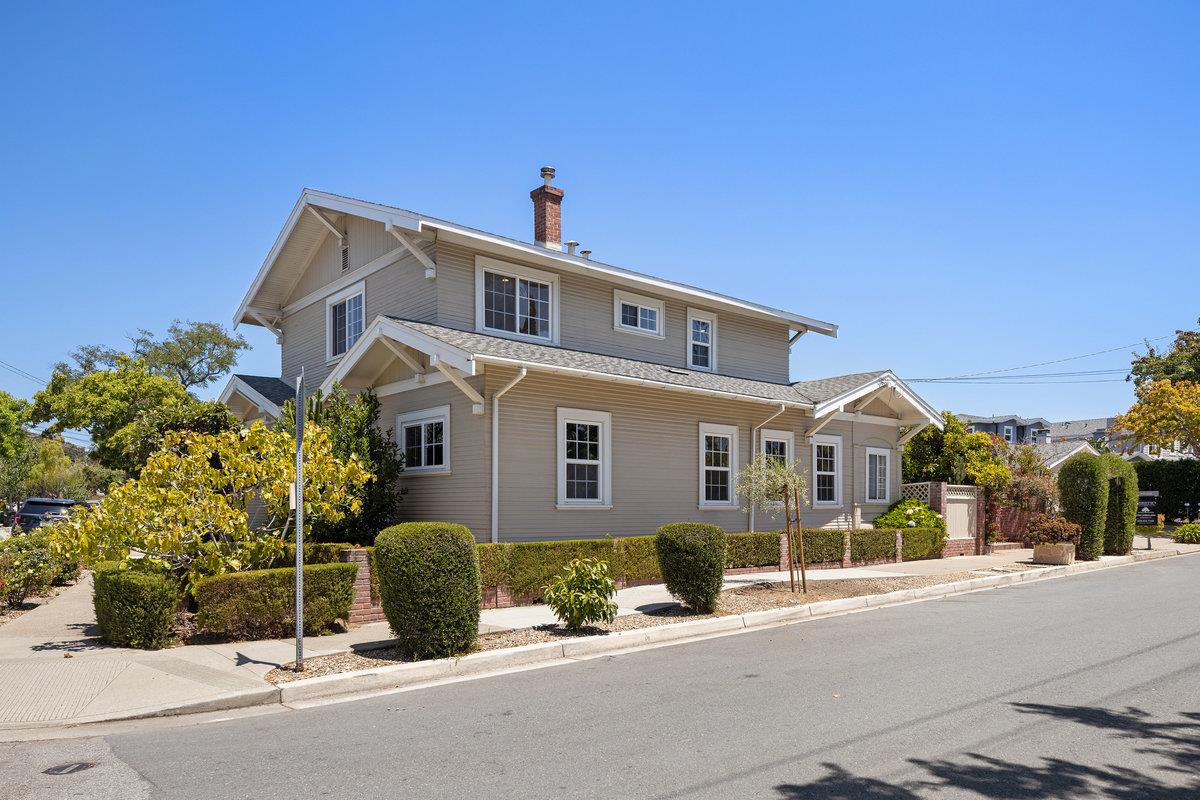 Detail Gallery Image 5 of 55 For 840 Linden Ave, Burlingame,  CA 94010 - 4 Beds | 3 Baths