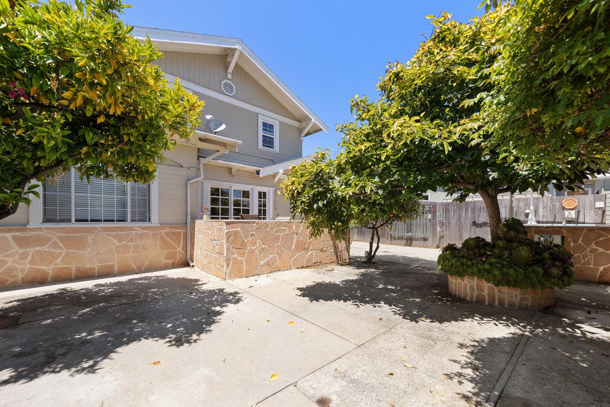 Detail Gallery Image 8 of 55 For 840 Linden Ave, Burlingame,  CA 94010 - 4 Beds | 3 Baths