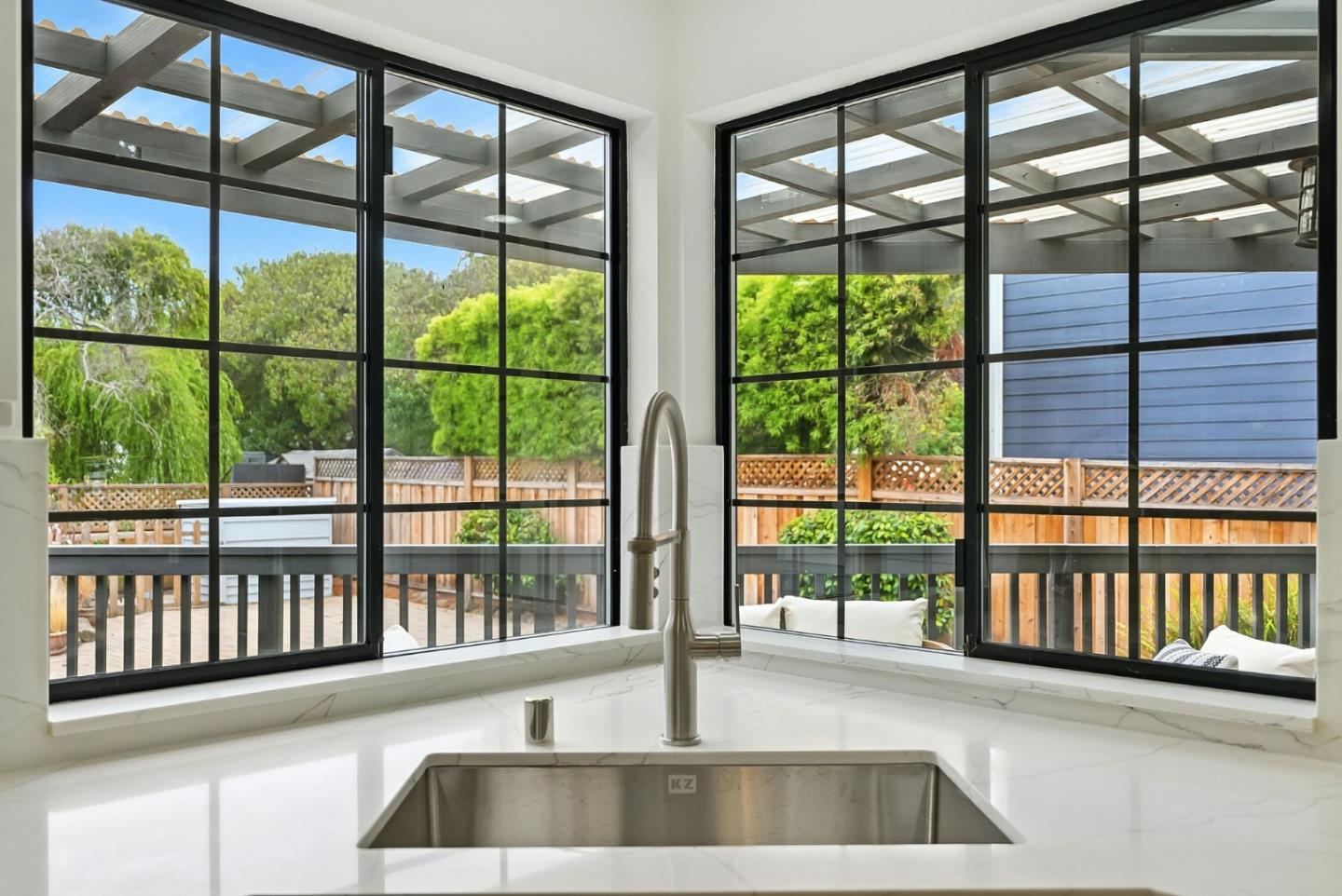 Detail Gallery Image 11 of 55 For 71 Alameda Ave, Half Moon Bay,  CA 94019 - 3 Beds | 3 Baths